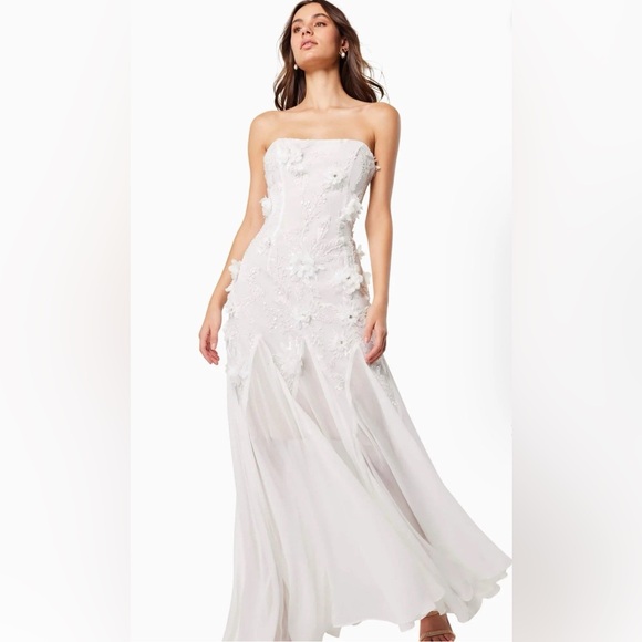Elliatt Evadne Gown in Ivory - Picture 1 of 10